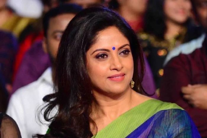 nadhiya latest