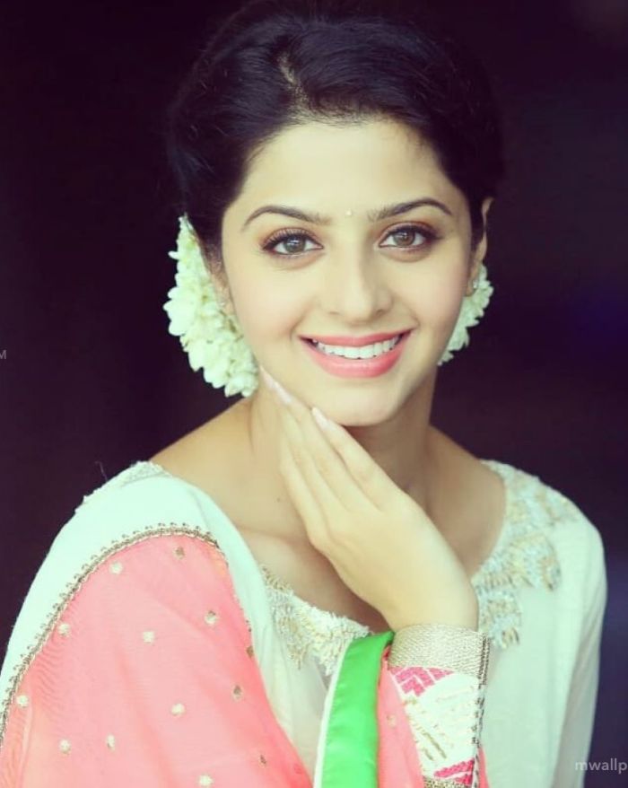 vedhika-tamil360newz 