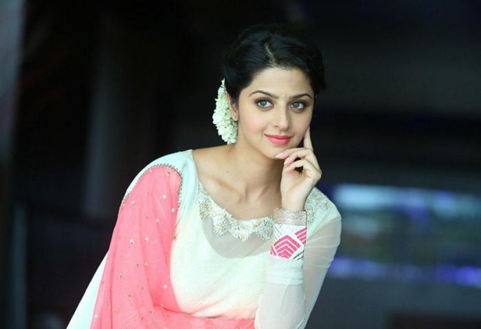 vedhika-tamil360newz