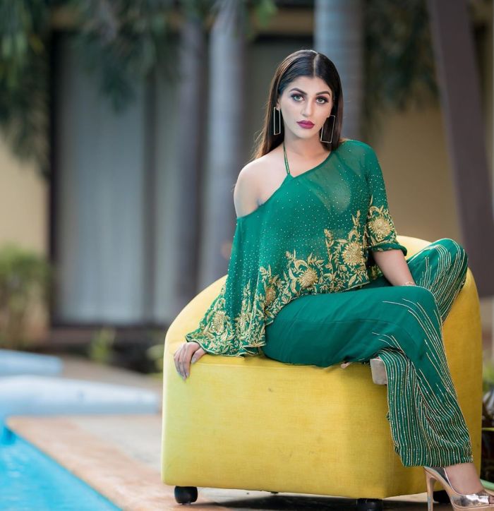 yashikaaannand_1