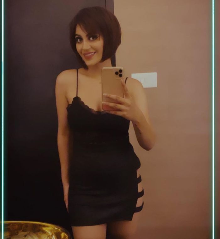yashikaaannand_12