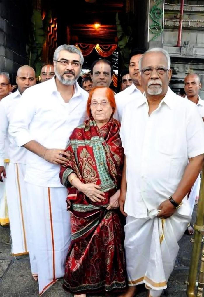 ajith-in-tirupathi-with-parents-705x1024