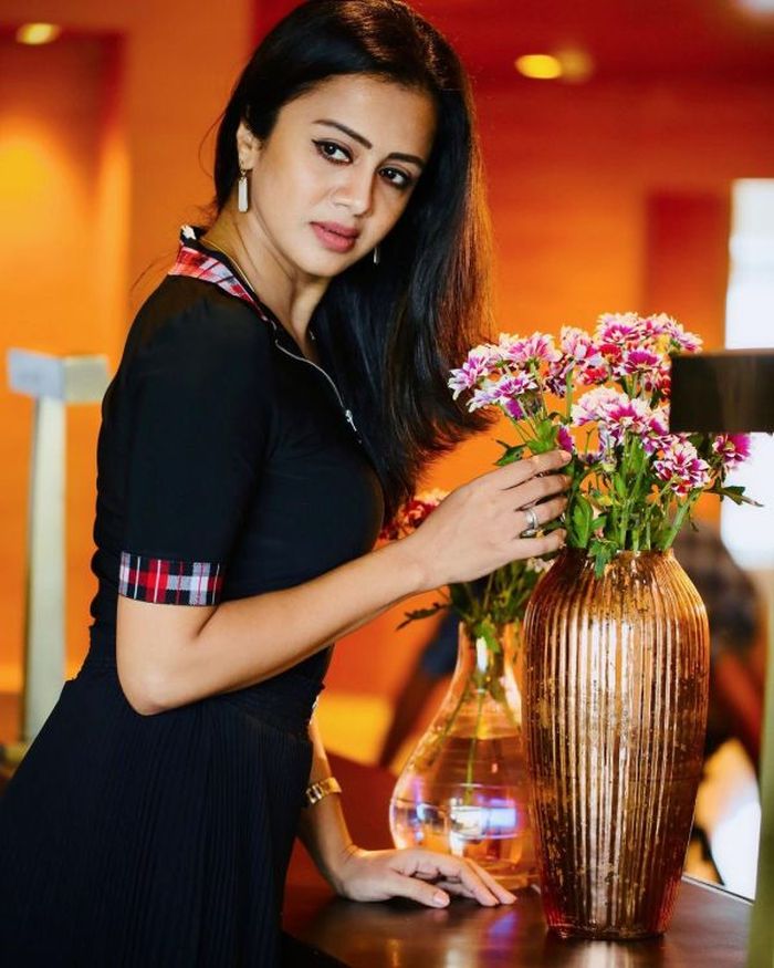 vj archchana 1