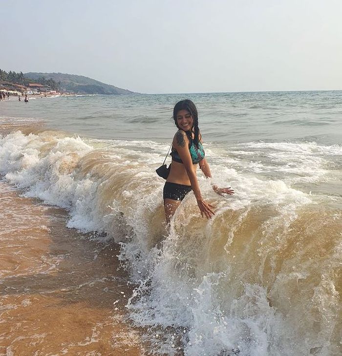 oviya 1