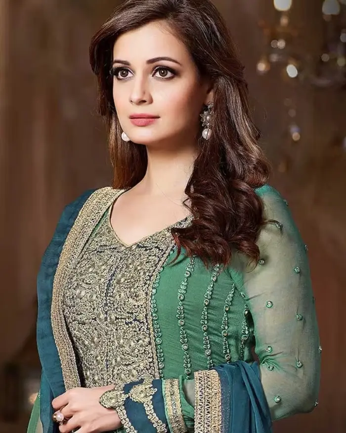  Dia Mirza